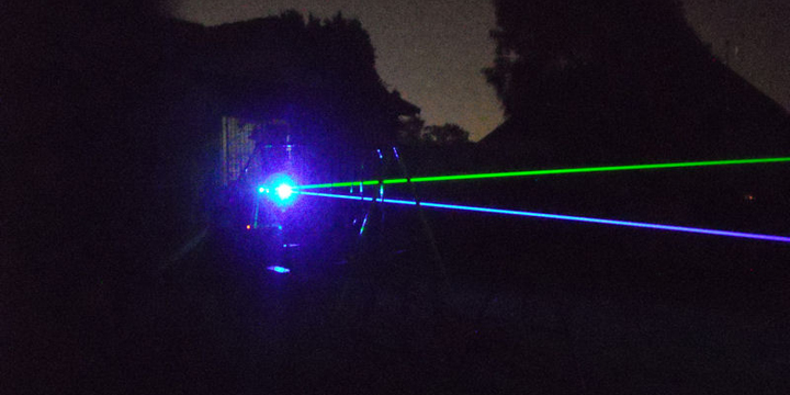 puissant pointeur laser